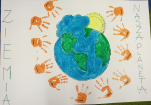 Dzieci z najstarszej grupy Pand wykonały pracę plastyczną pt. "Ziemia moja planeta".